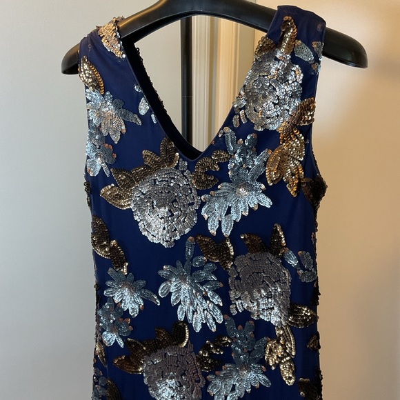 13. Alya Navy and Silver Floral Sequin Shift Party Mini Dress Size Large - Picture 8 of 9